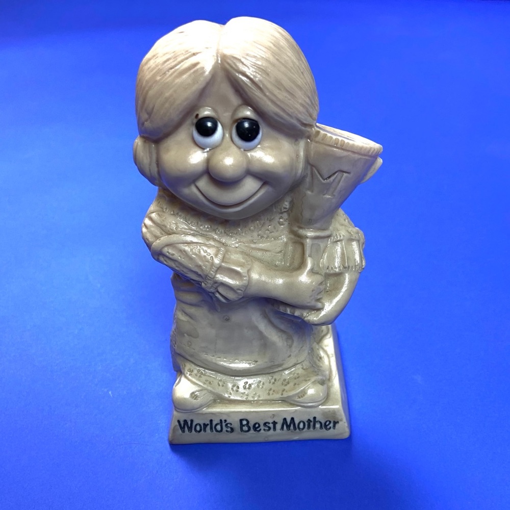Vintage 1970 World’s Best Mother Statue